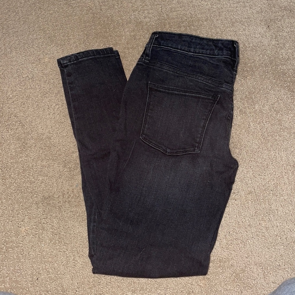 Universal thread. 4/27 never worn. Great condition